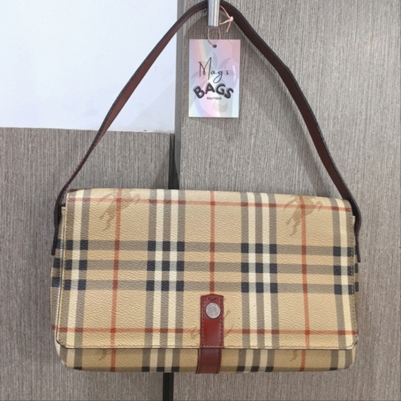 Burberry: Haymarket Nova Check PVC Baguette Shoulder Bag - Picture 2 of 16